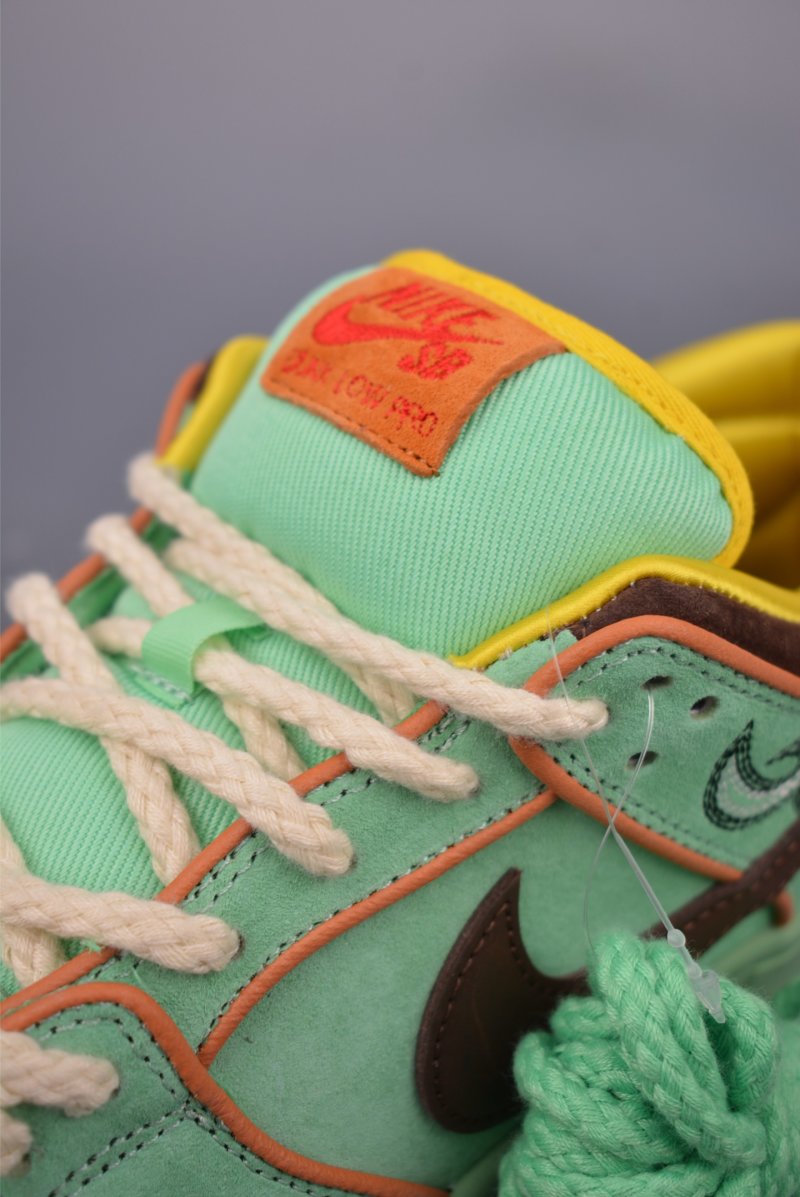 Nike Dunk SB Low Shenron 'Black' view