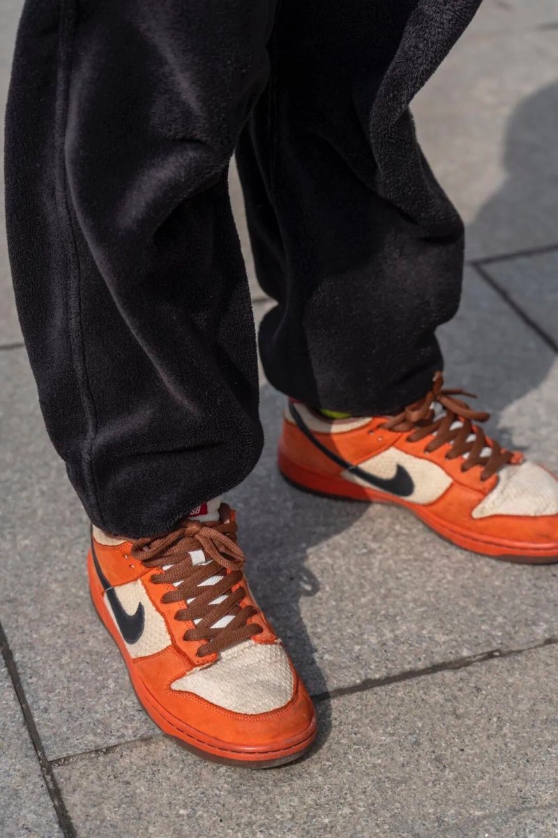 Nike Dunk SB Low Un-Hemp 'Orange' view