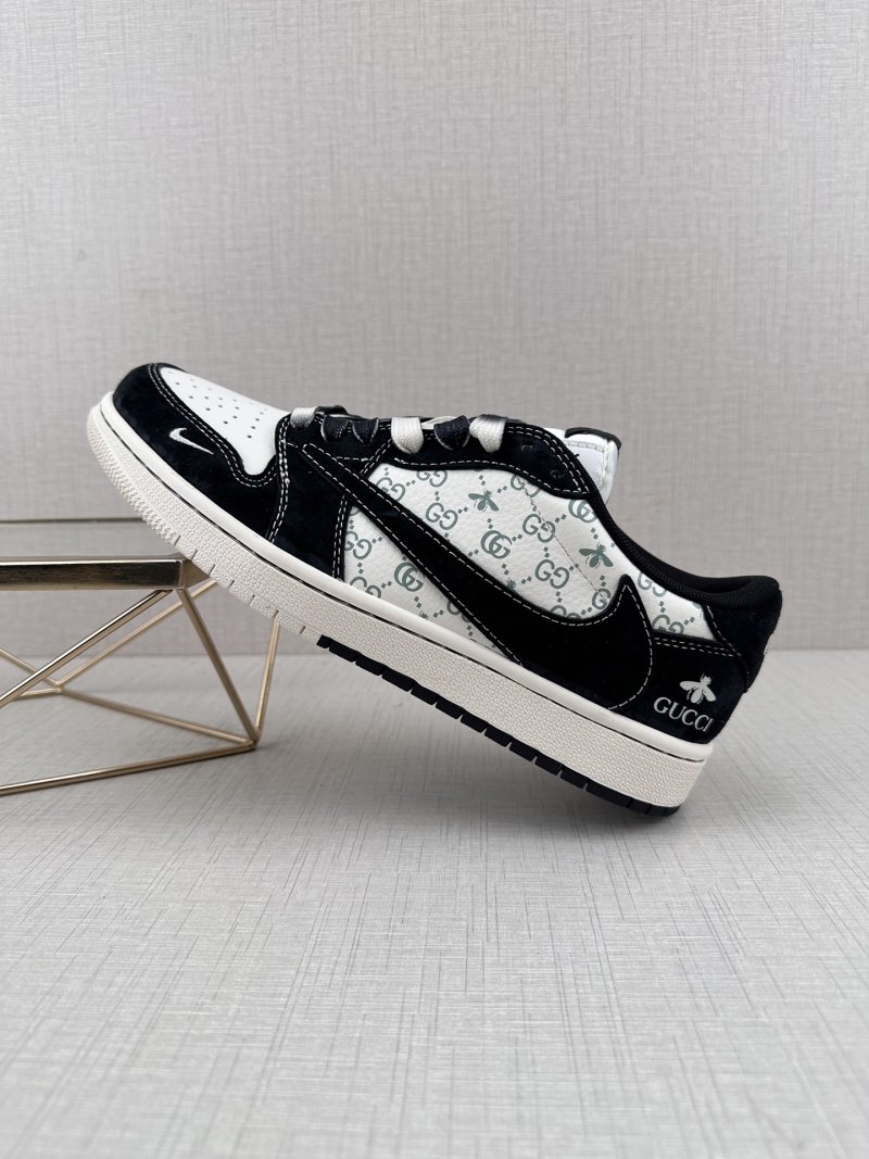 Nike SB Dunk Low