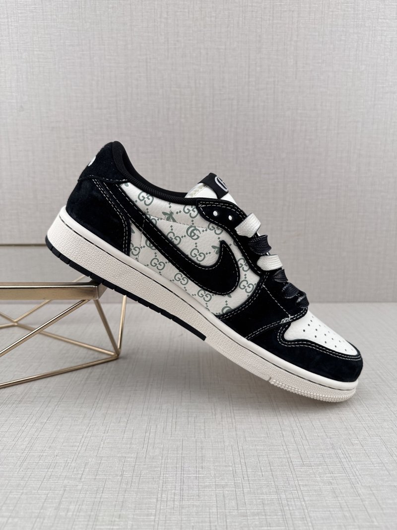 Nike SB Dunk Low view