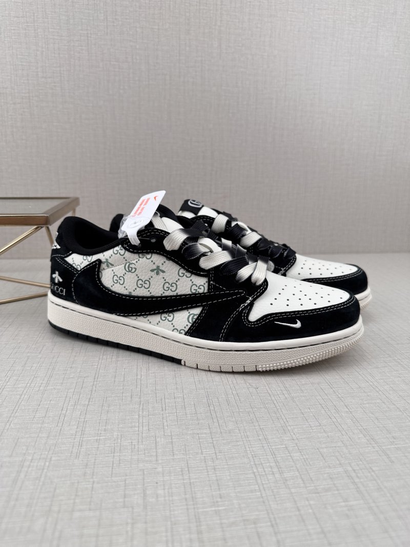 Nike SB Dunk Low view