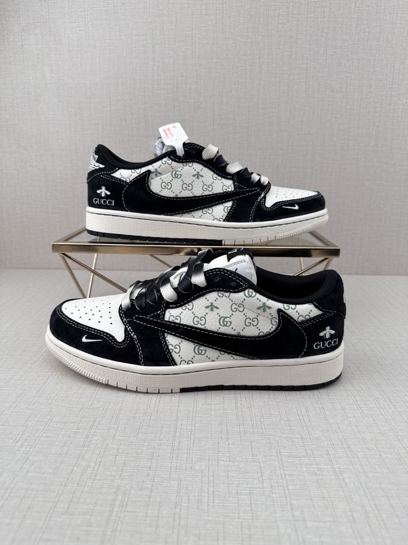 Nike SB Dunk Low view