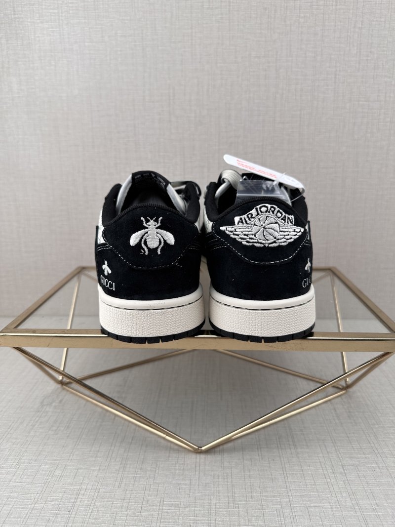Nike SB Dunk Low view