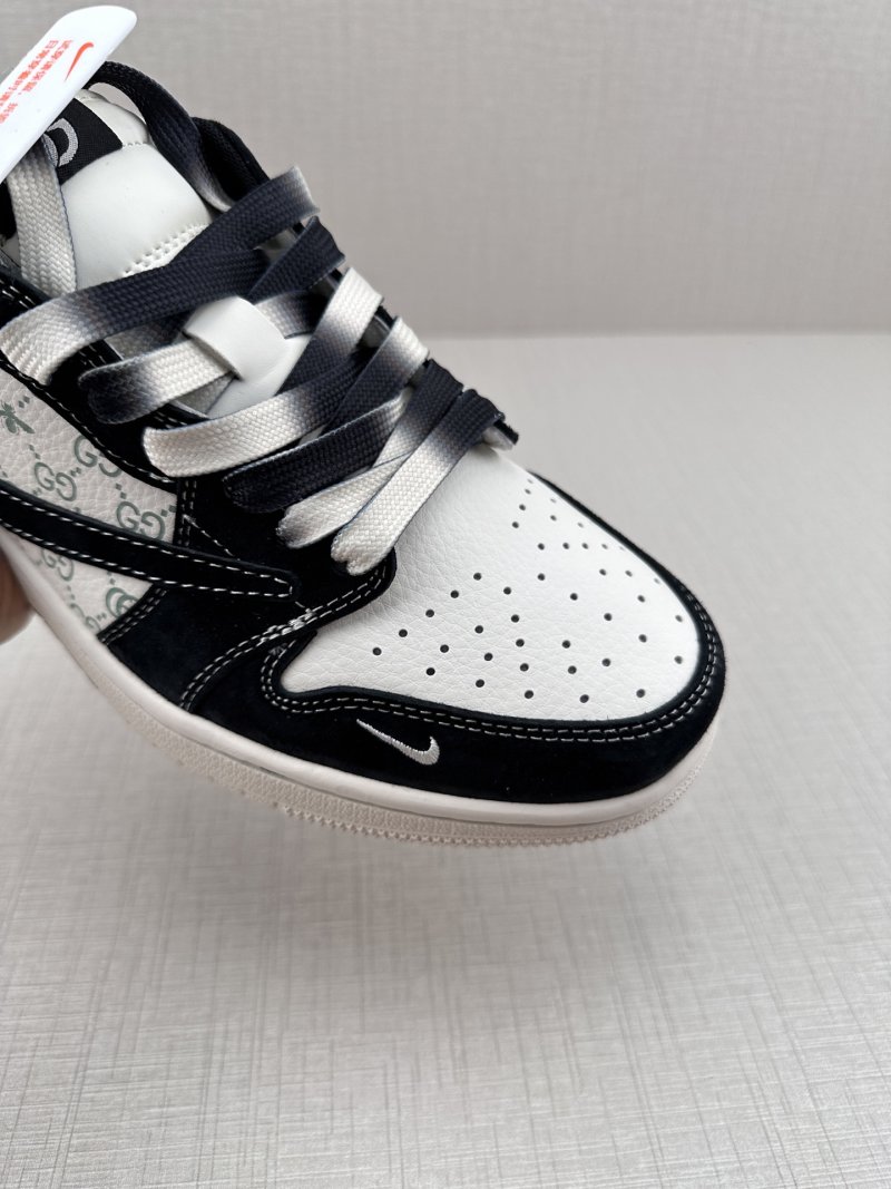 Nike SB Dunk Low view