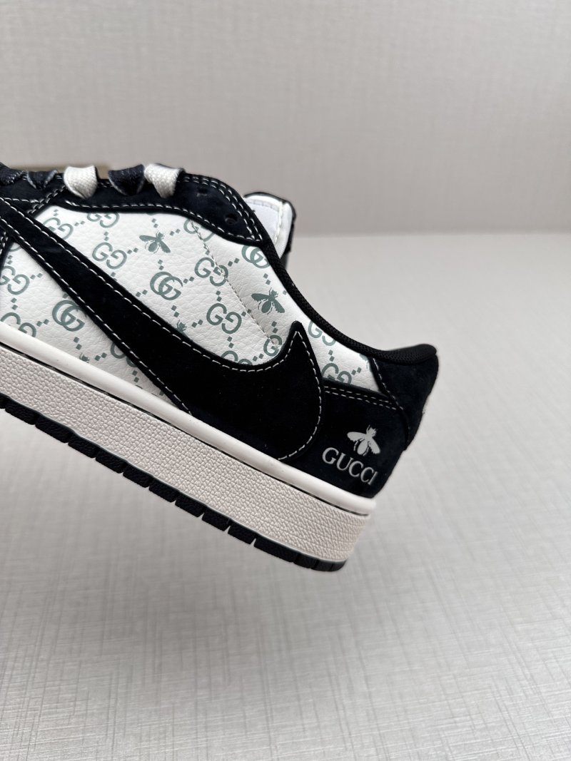 Nike SB Dunk Low view