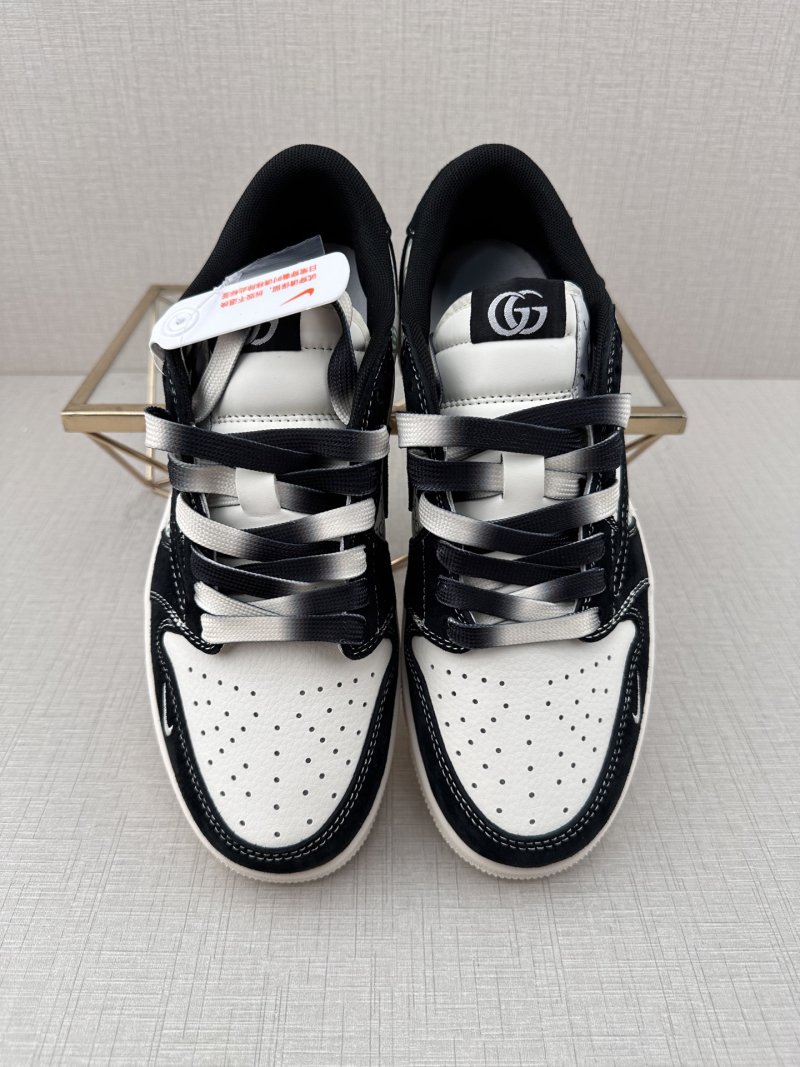 Nike SB Dunk Low view