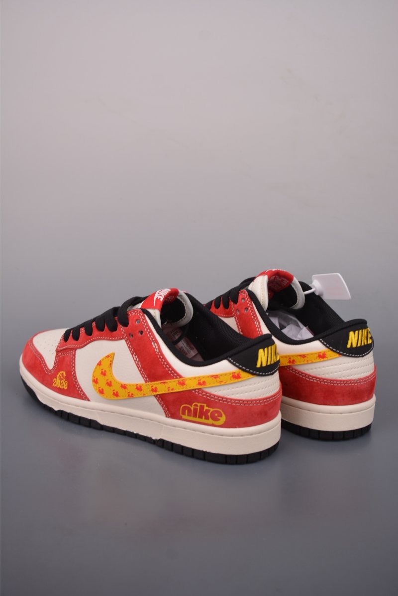 Nike SB Dunk Low view
