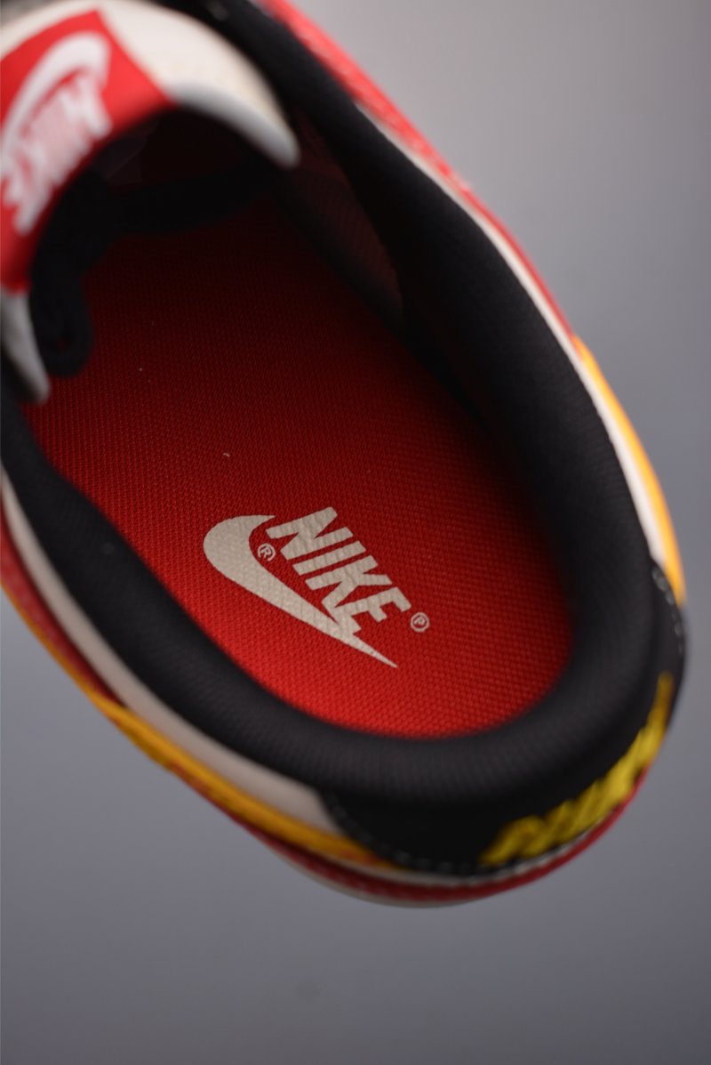 Nike SB Dunk Low view