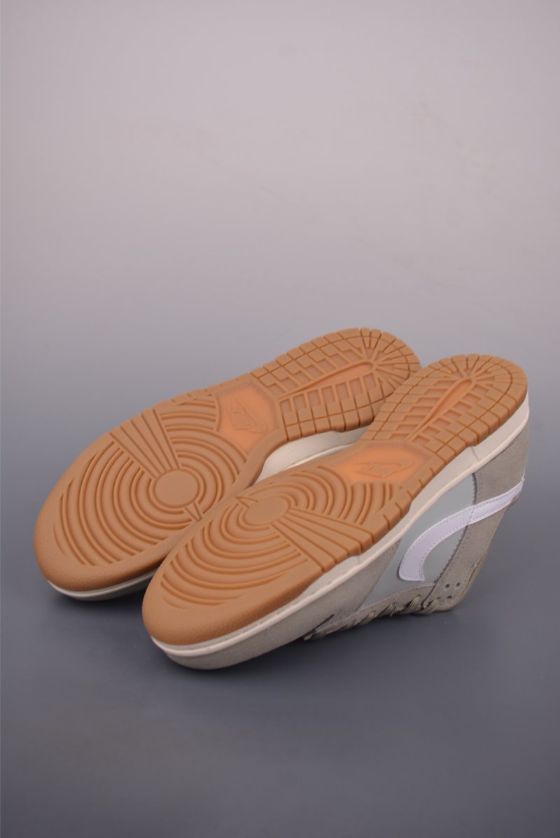 Nike SB Dunk Low view