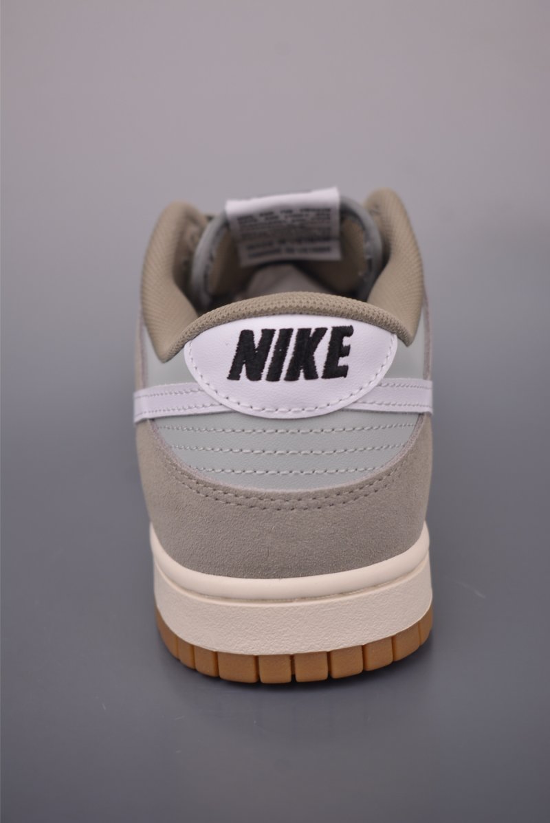 Nike SB Dunk Low view
