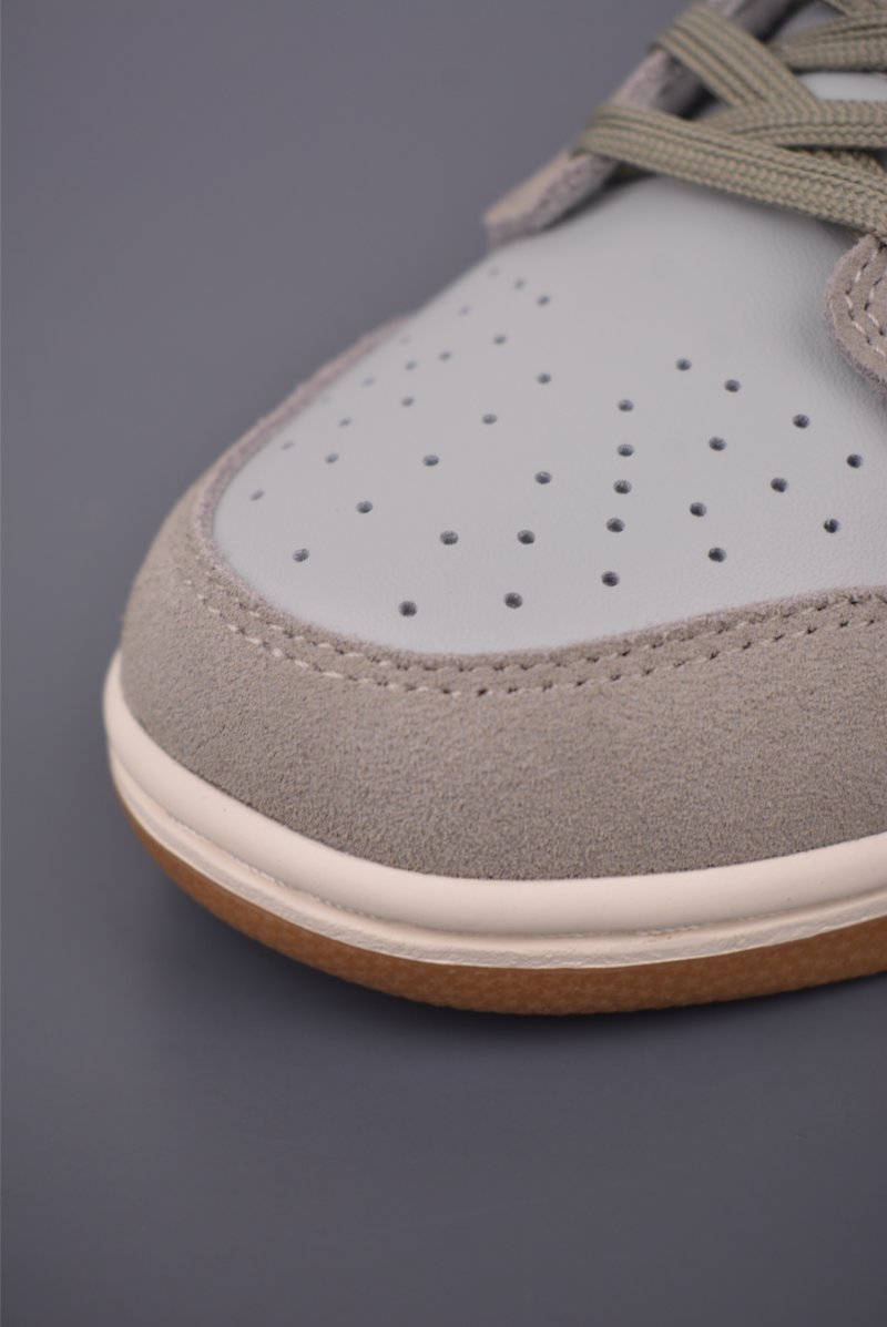 Nike SB Dunk Low view