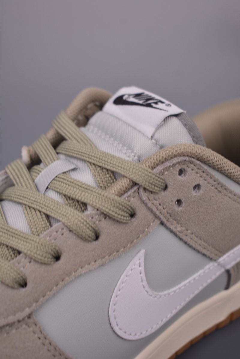 Nike SB Dunk Low view