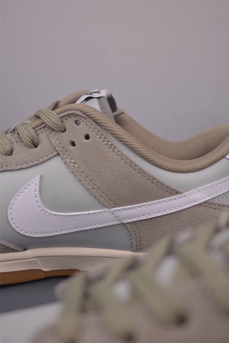 Nike SB Dunk Low view