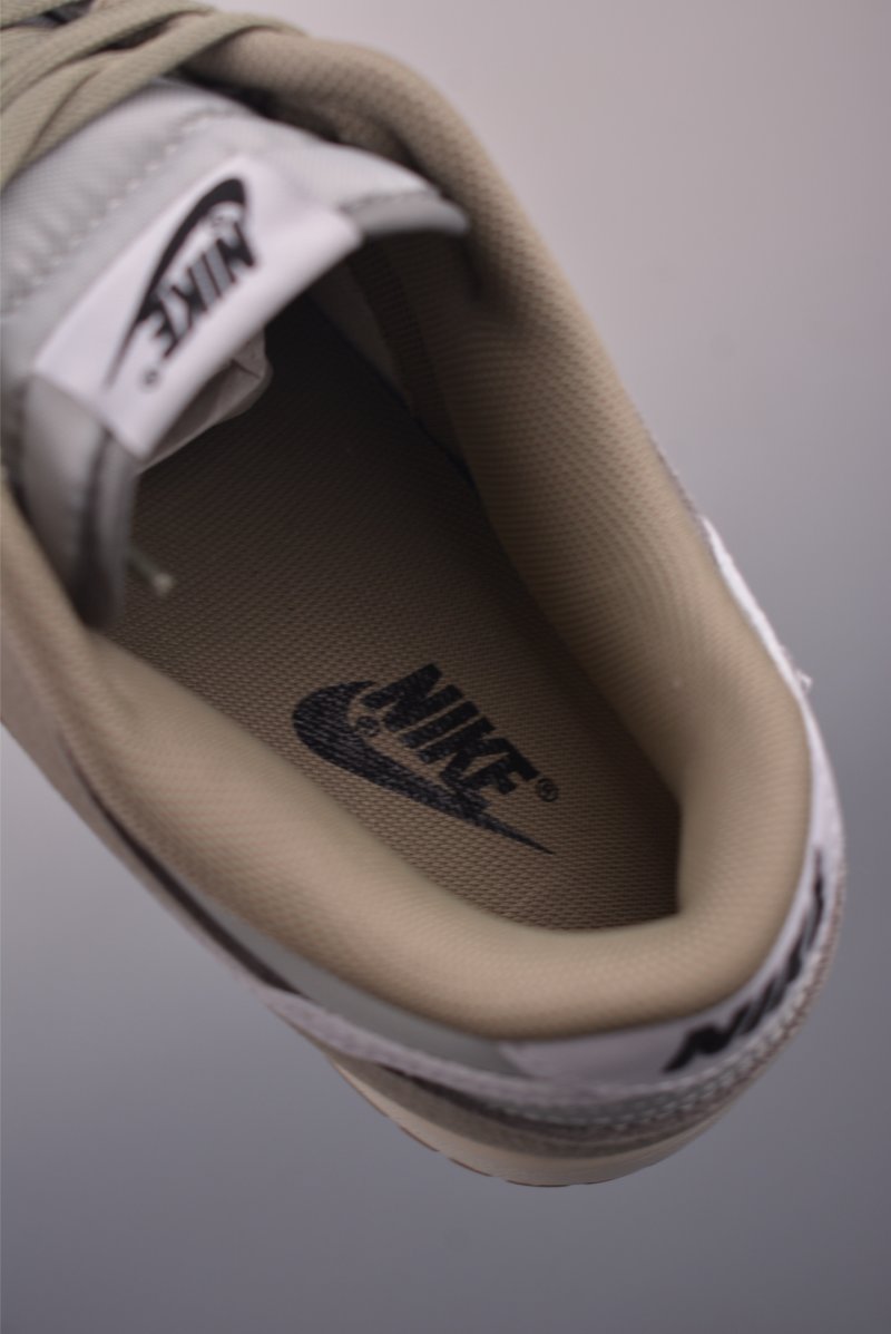 Nike SB Dunk Low view