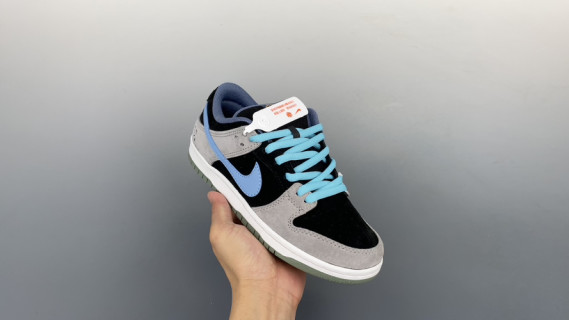 Nike SB Dunk Low 'Black / Grey / Blue' view 1