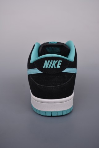 Nike SB Dunk Low view 4