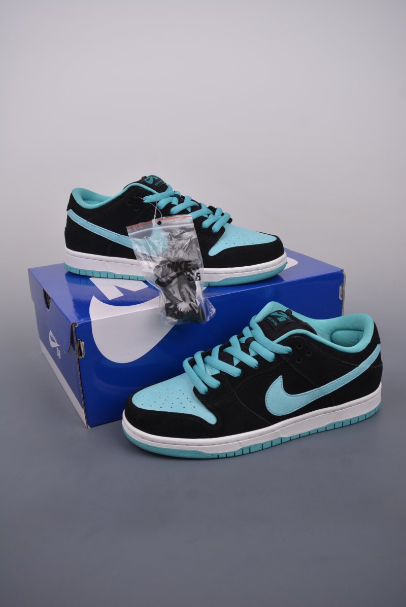 Nike SB Dunk Low view