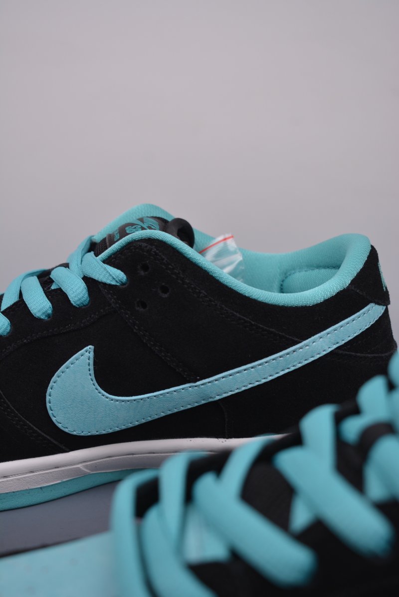 Nike SB Dunk Low view