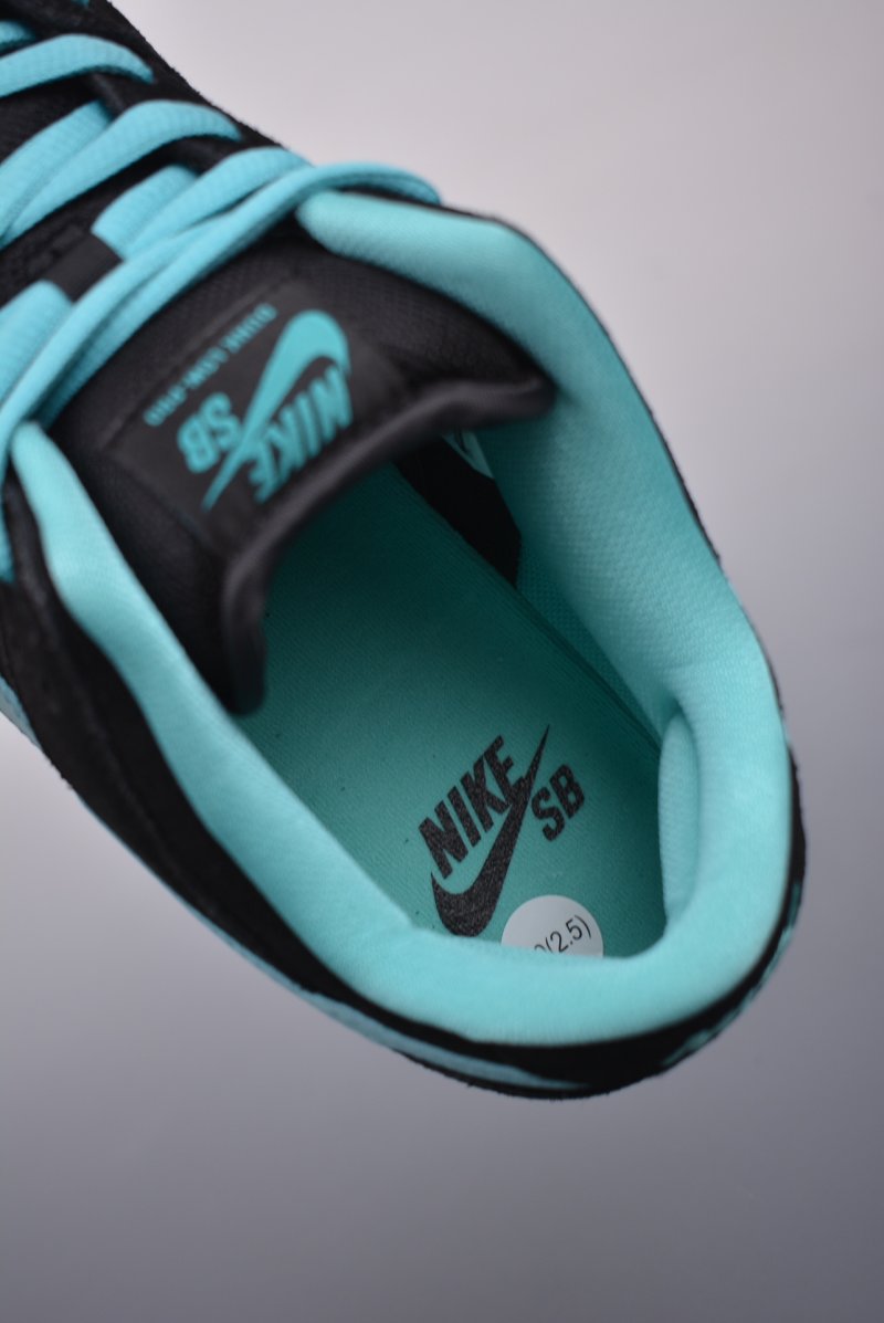 Nike SB Dunk Low view