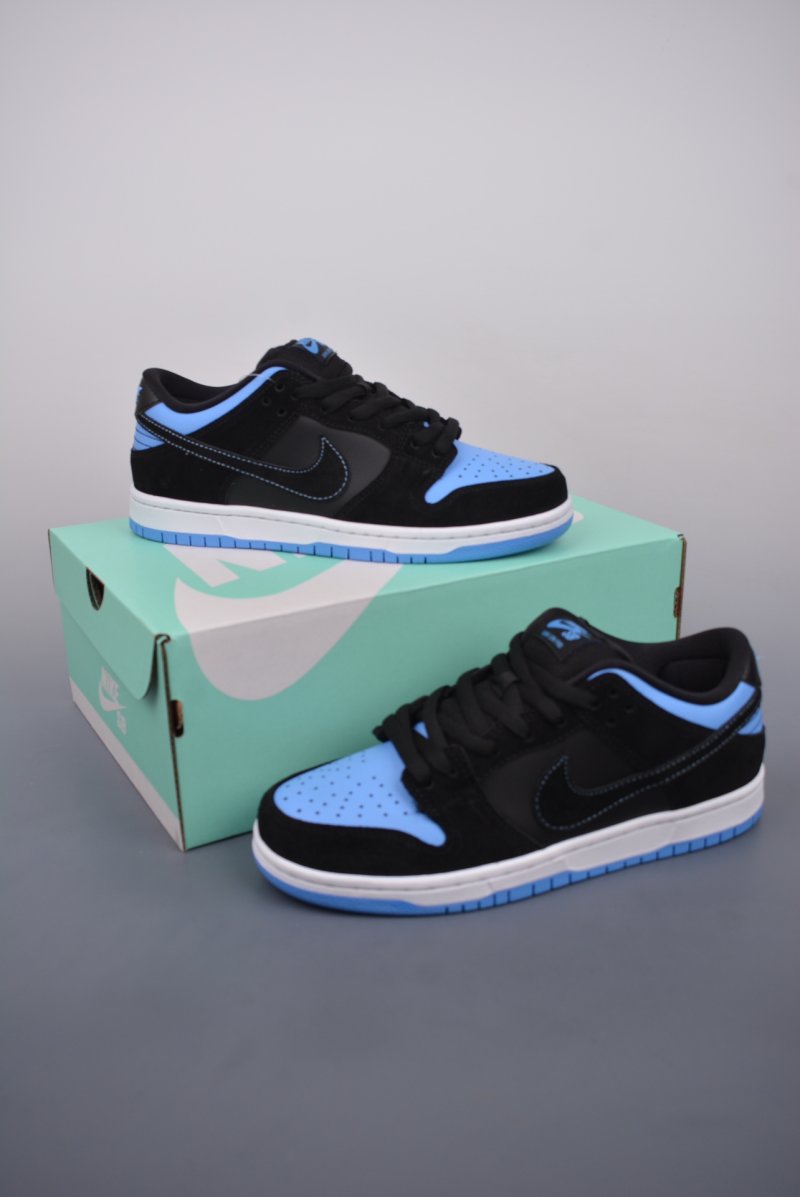 Nike SB Dunk Low view