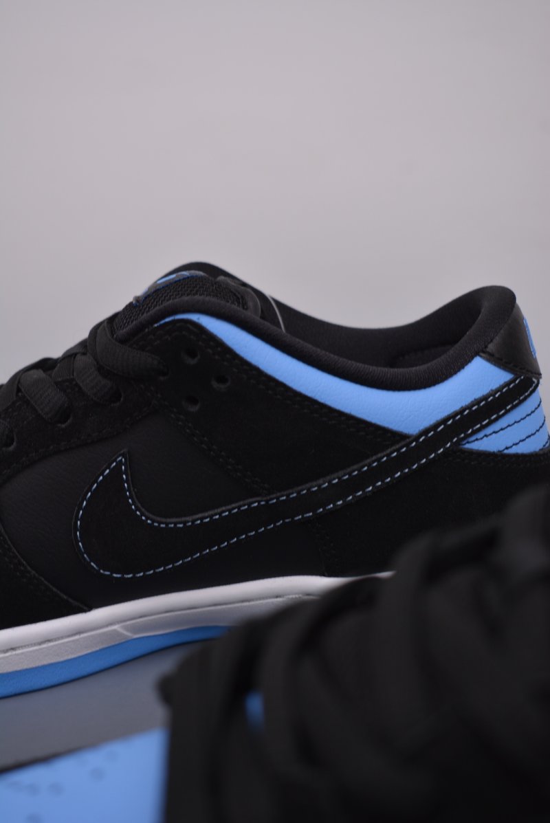 Nike SB Dunk Low view