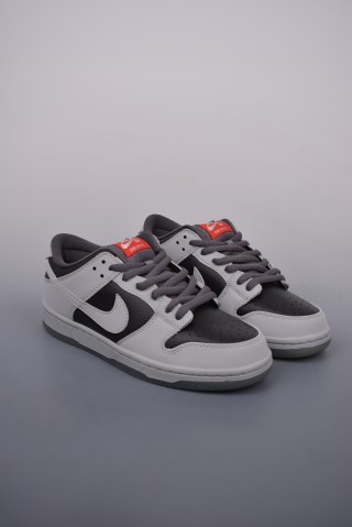 Nike SB Dunk Low view 1