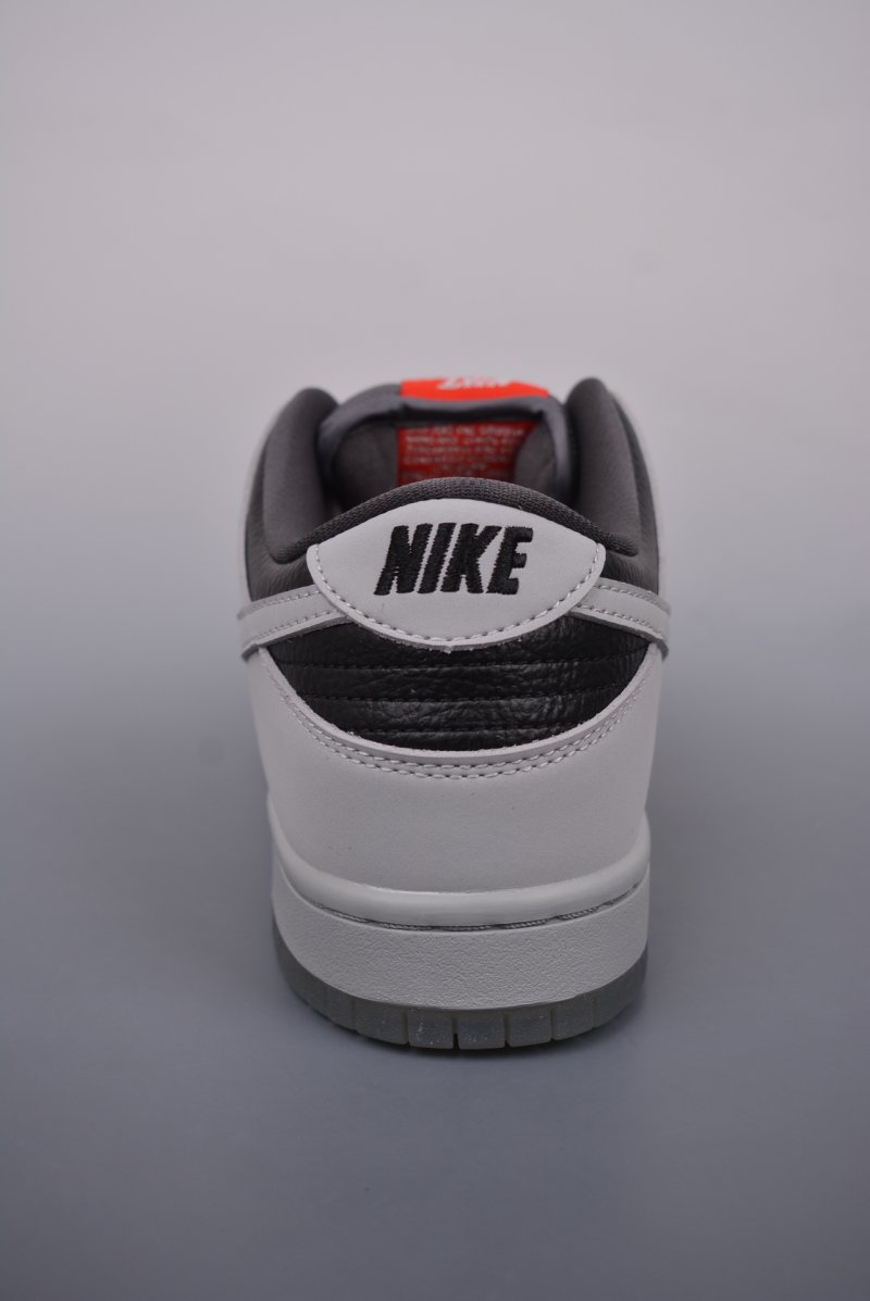 Nike SB Dunk Low view