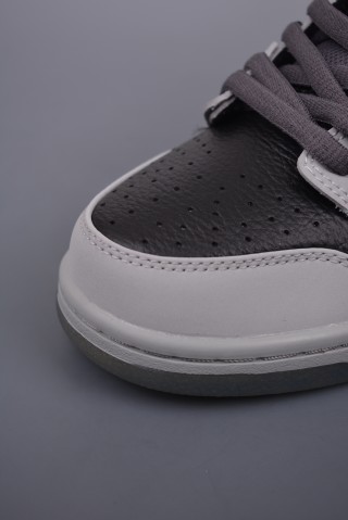 Nike SB Dunk Low view 6