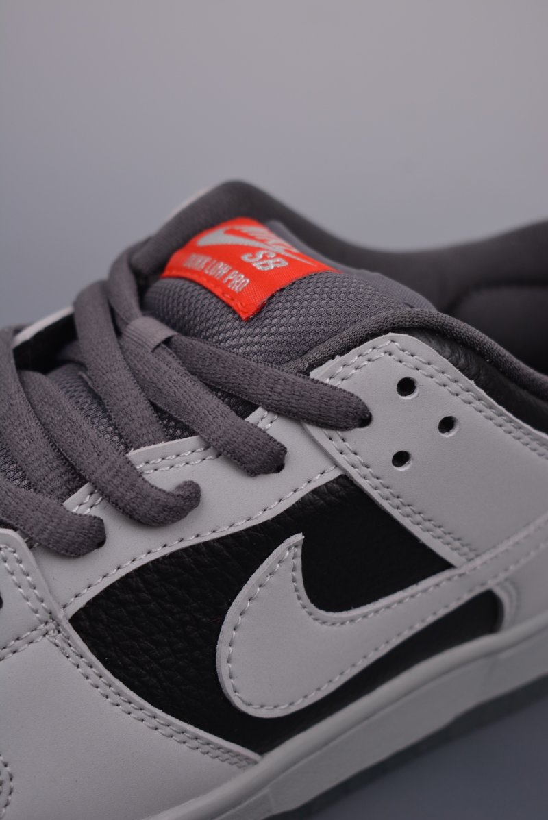 Nike SB Dunk Low view