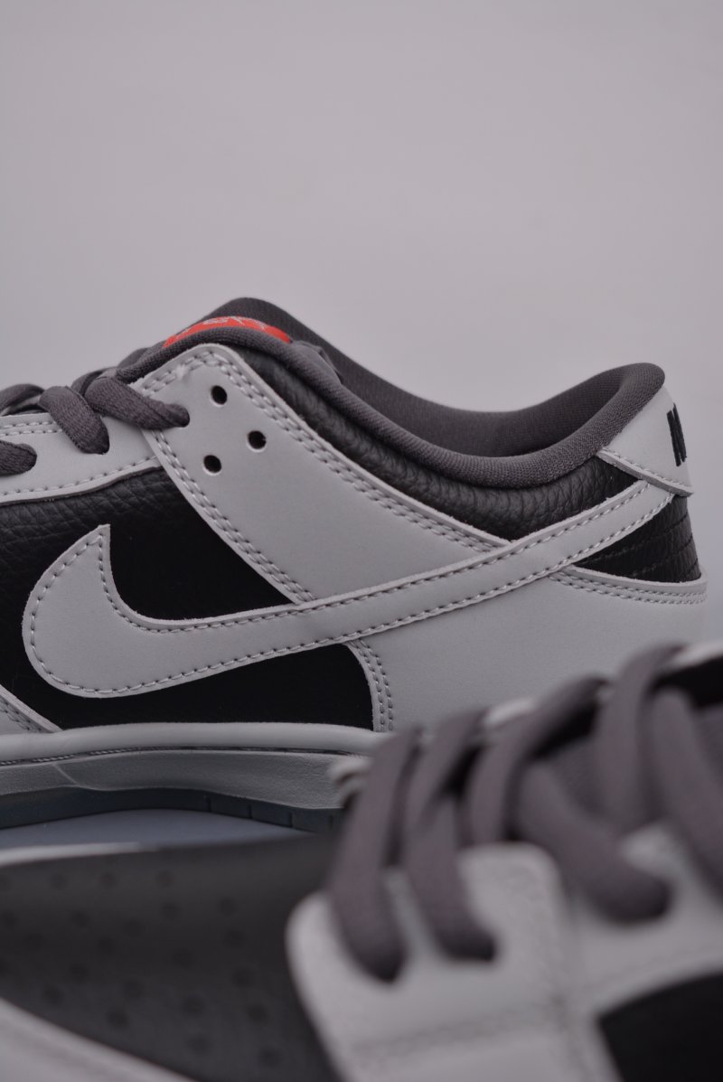 Nike SB Dunk Low view