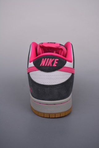 Nike SB Dunk Low view 4
