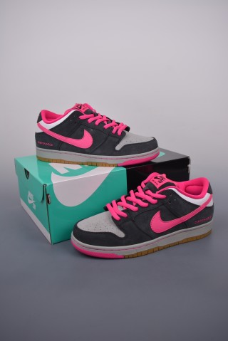 Nike SB Dunk Low view 5