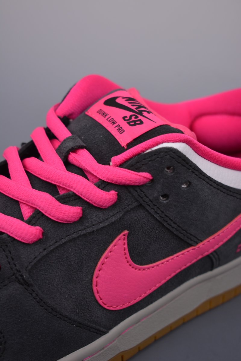 Nike SB Dunk Low view
