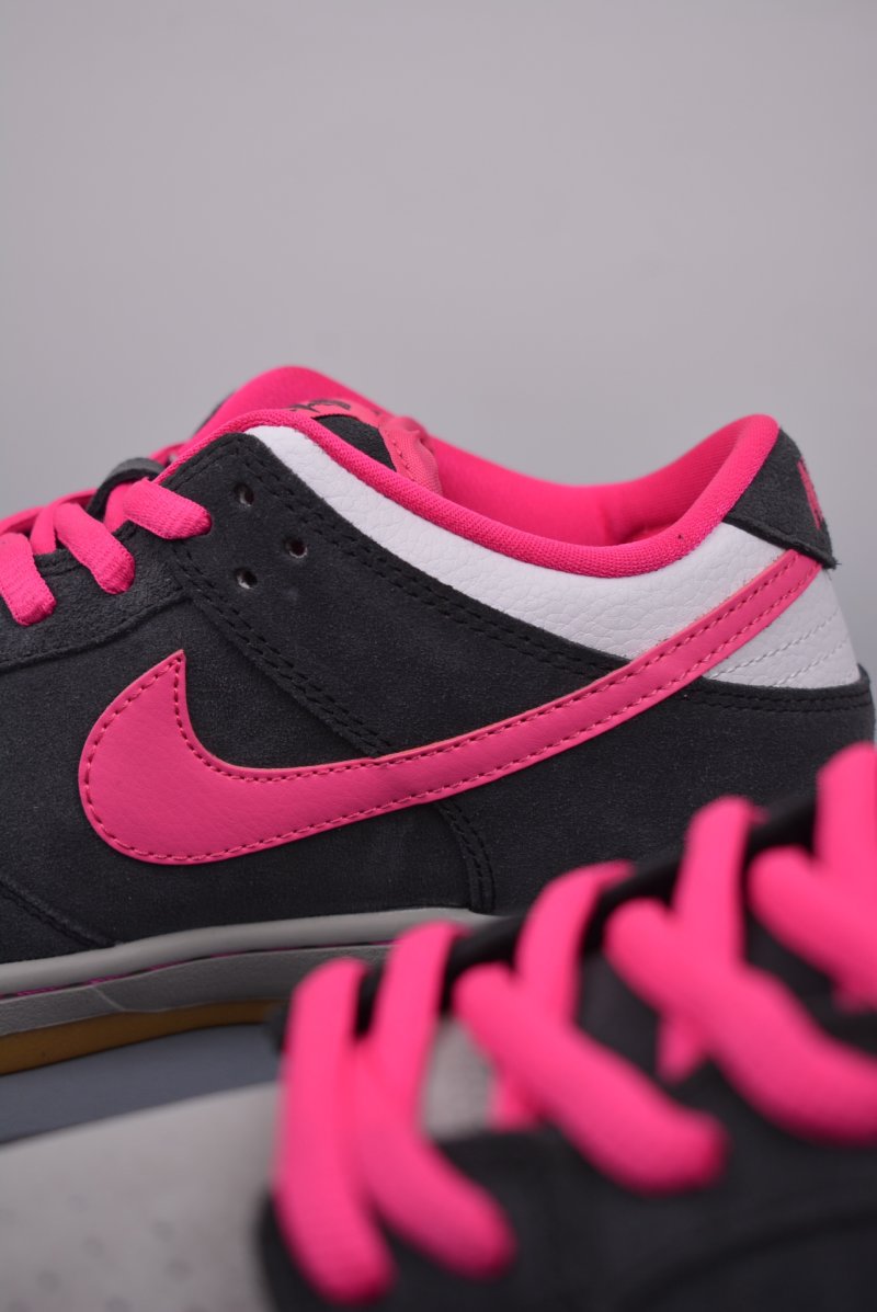 Nike SB Dunk Low view