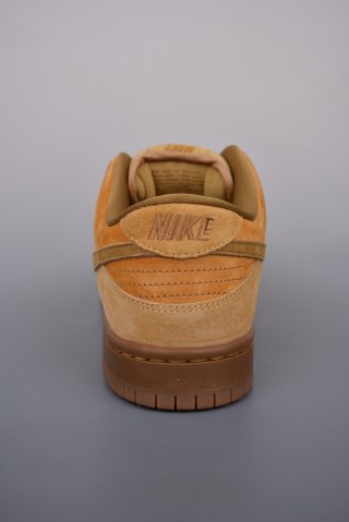 Nike SB Dunk Low 'Yellow' view 4