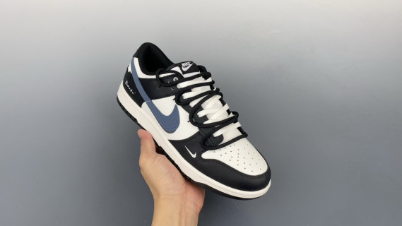 Nike SB Dunk Low 'Black / Blue' view 1