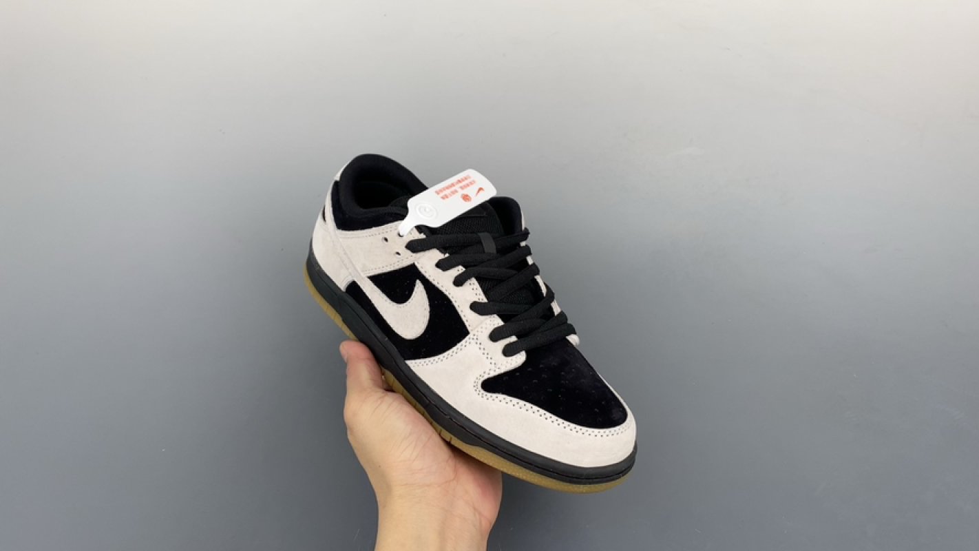 Nike SB Dunk Low 'Black / Grey'