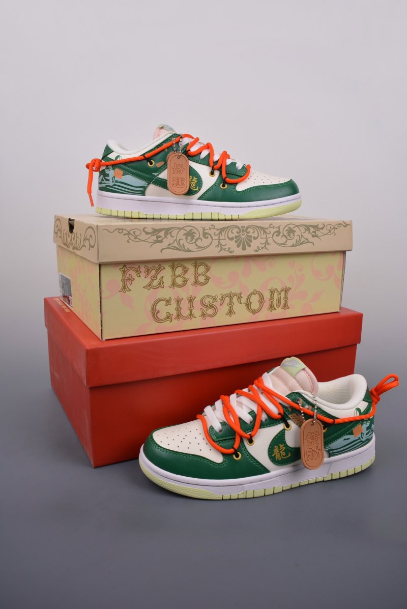 Nike SB Dunk Low view