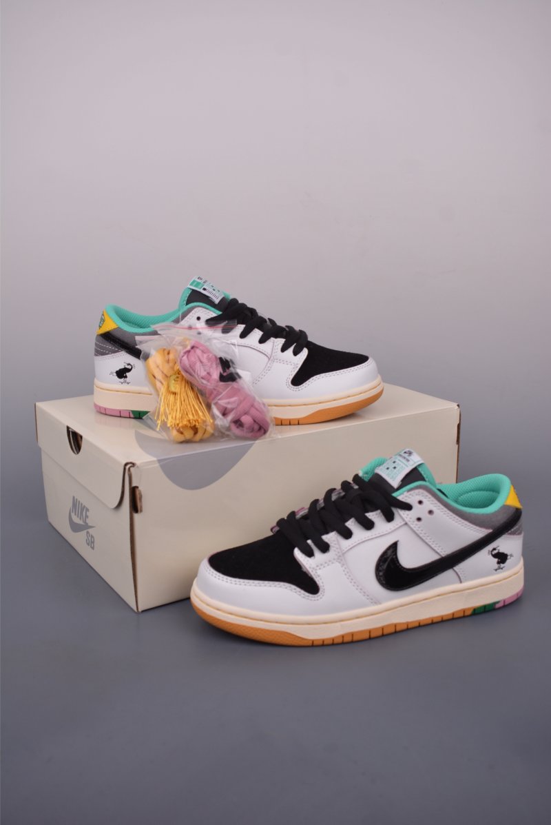 Nike SB Dunk Low view