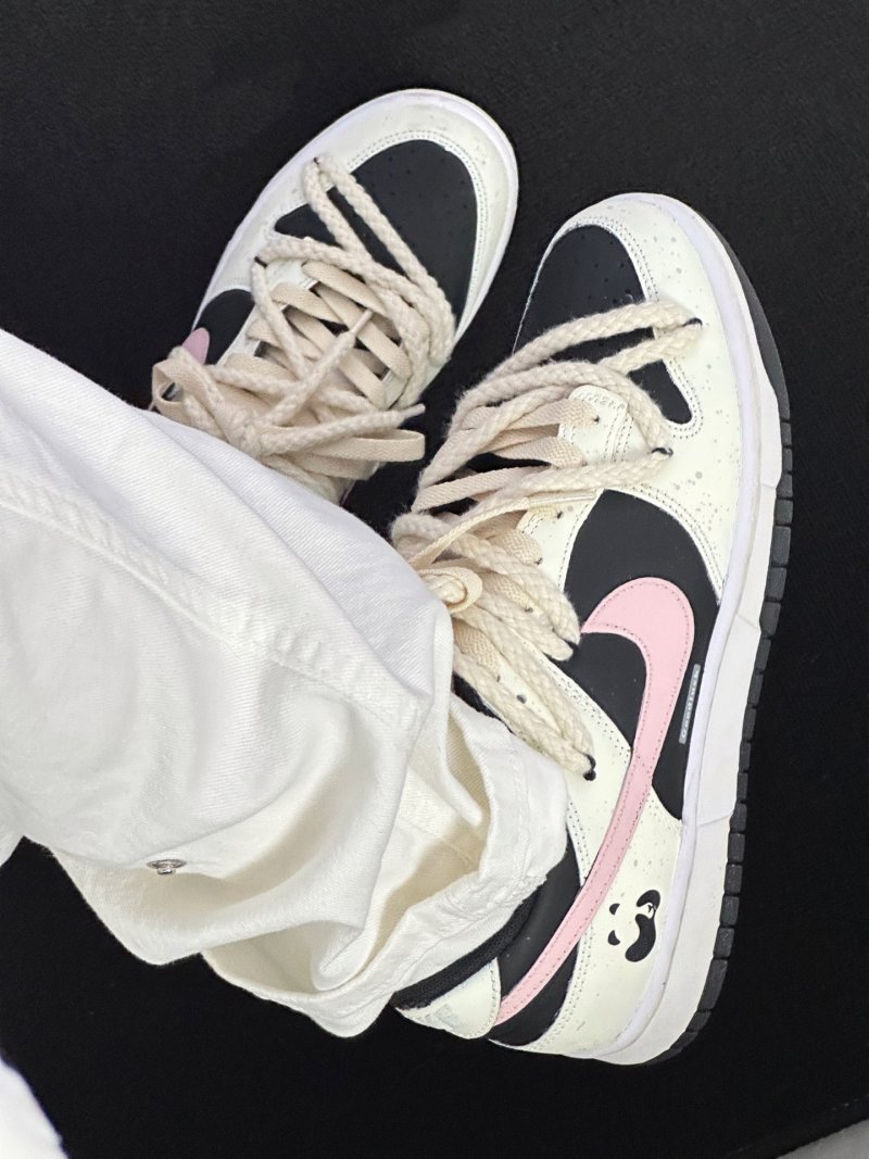 Nike SB Dunk Low view