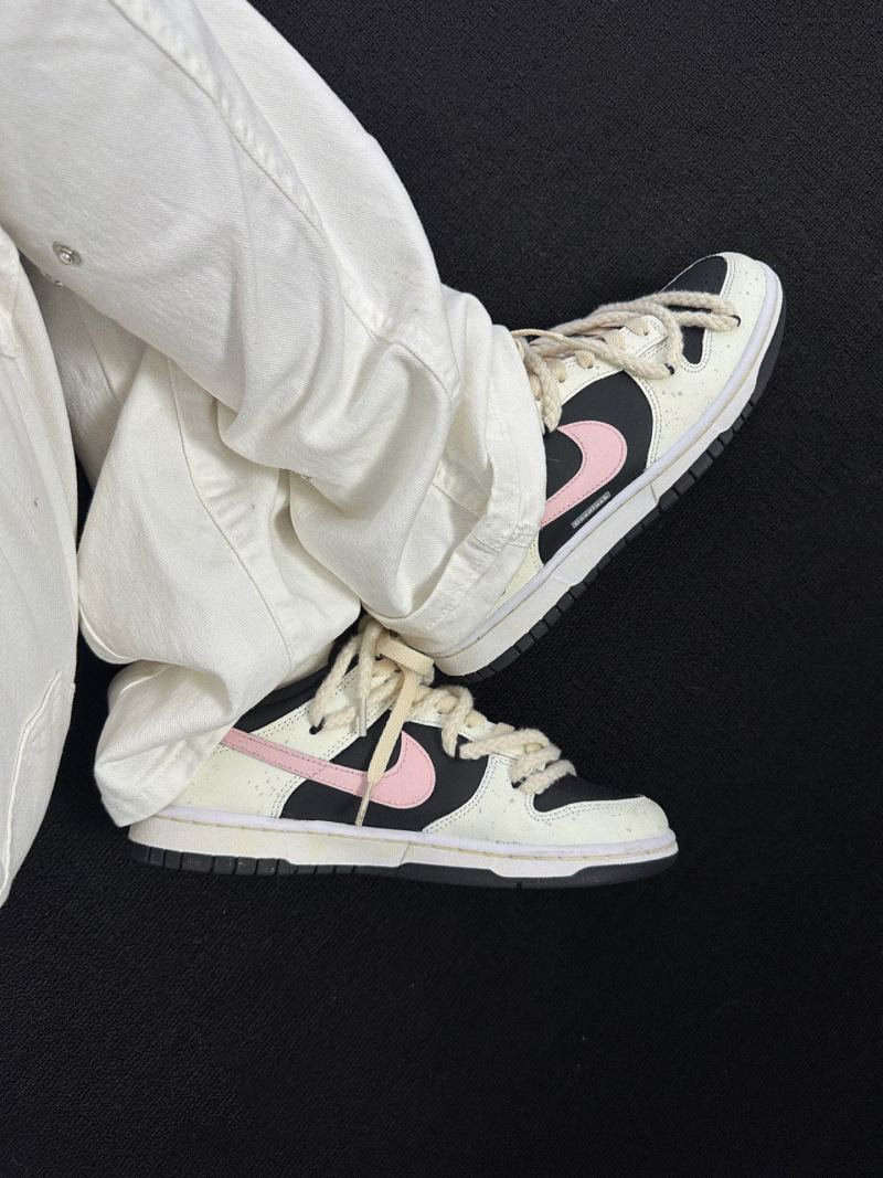 Nike SB Dunk Low view