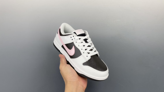 Nike SB Dunk Low 'Grey / Pink' view 1