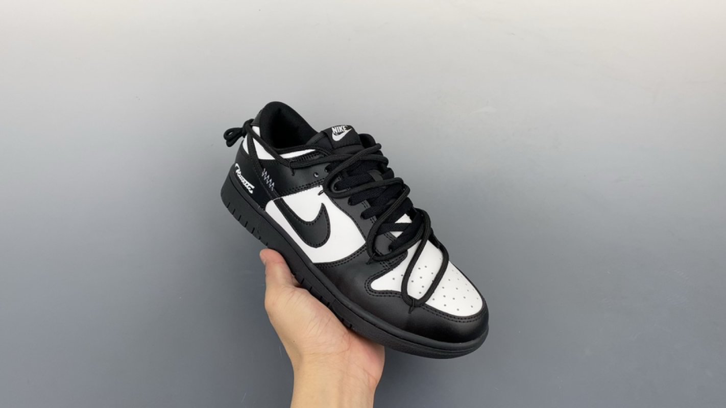 Nike SB Dunk Low 'Black / White'