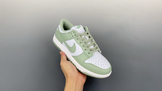 Nike SB Dunk Low 'White / Green' view 1