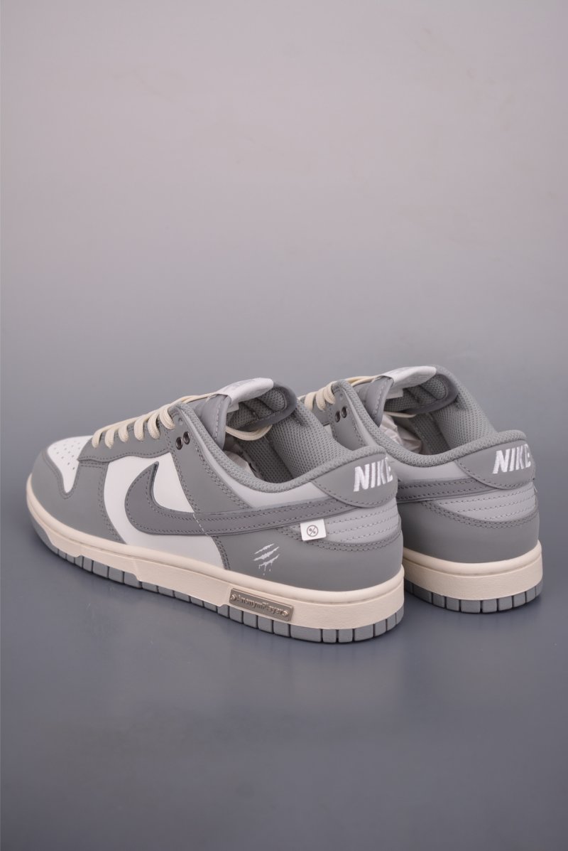 Nike SB Dunk Low AnonymPlayer view