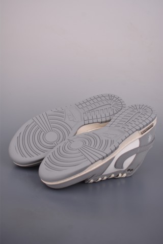 Nike SB Dunk Low AnonymPlayer view 3