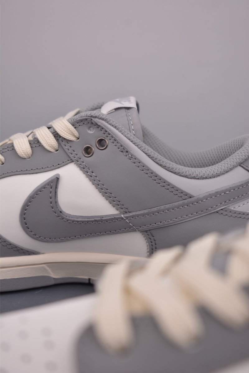 Nike SB Dunk Low AnonymPlayer view