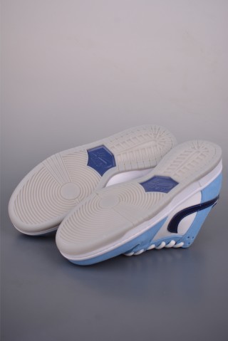 Nike SB Dunk Low 'Sky Blue / White' view 3