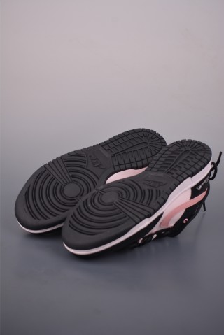 Nike SB Dunk Low 'Black / Pink' view 3