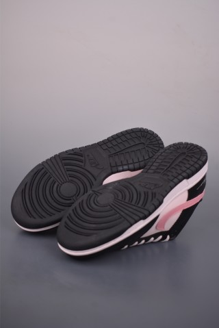 Nike SB Dunk Low 'Black / Pink' view 3